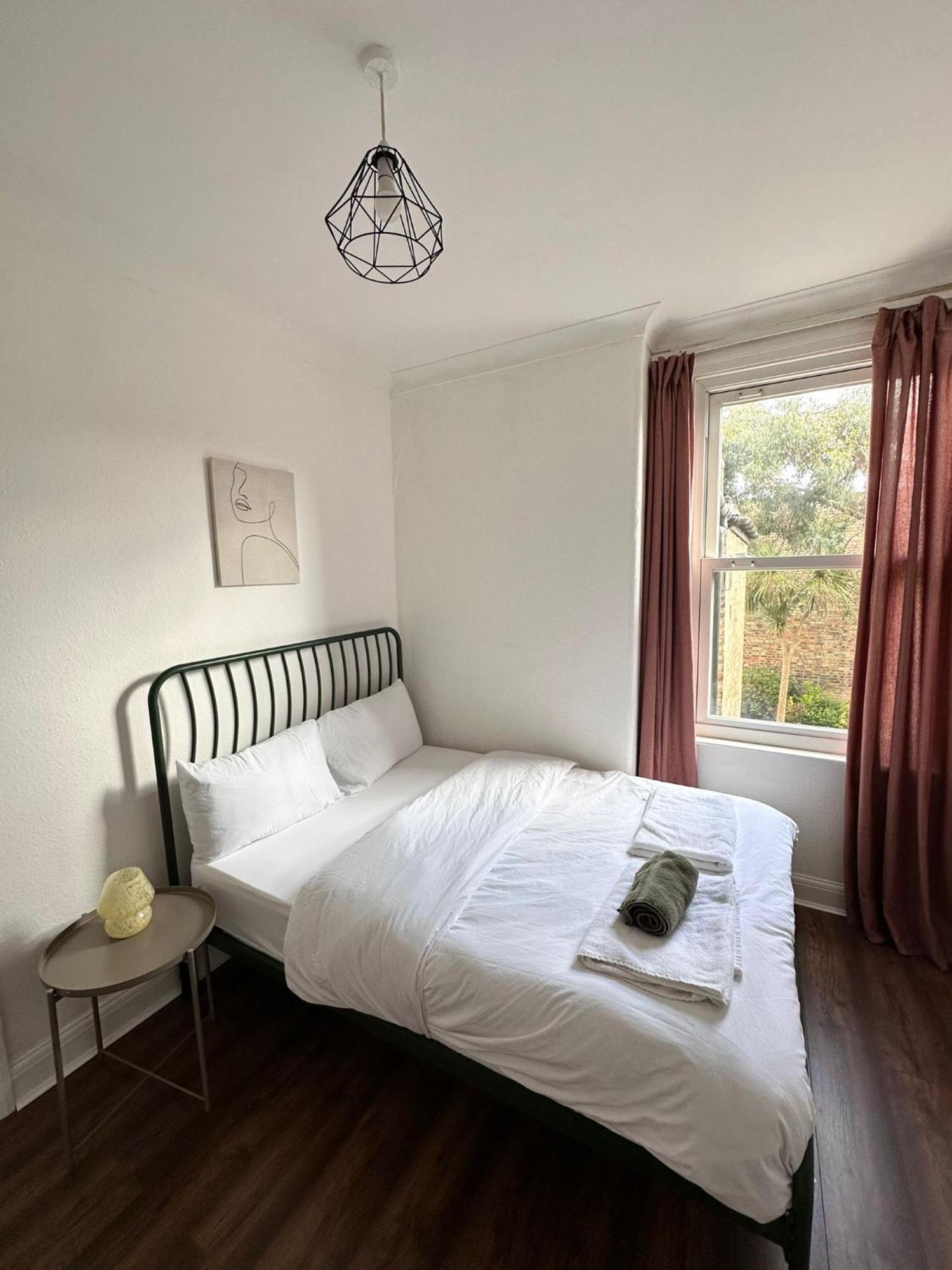 Charming, Renovated Residence In Willesden Green Лондон Экстерьер фото