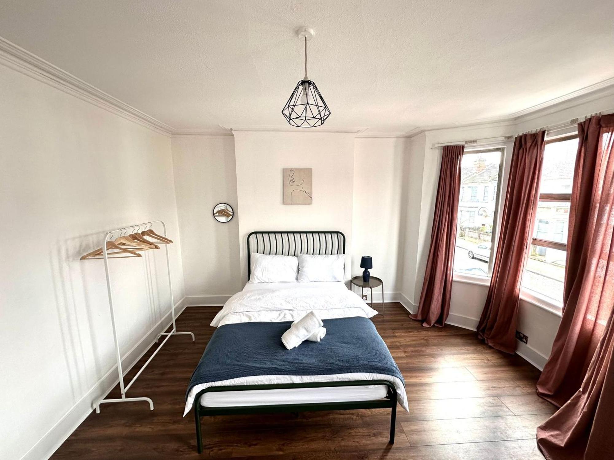 Charming, Renovated Residence In Willesden Green Лондон Экстерьер фото