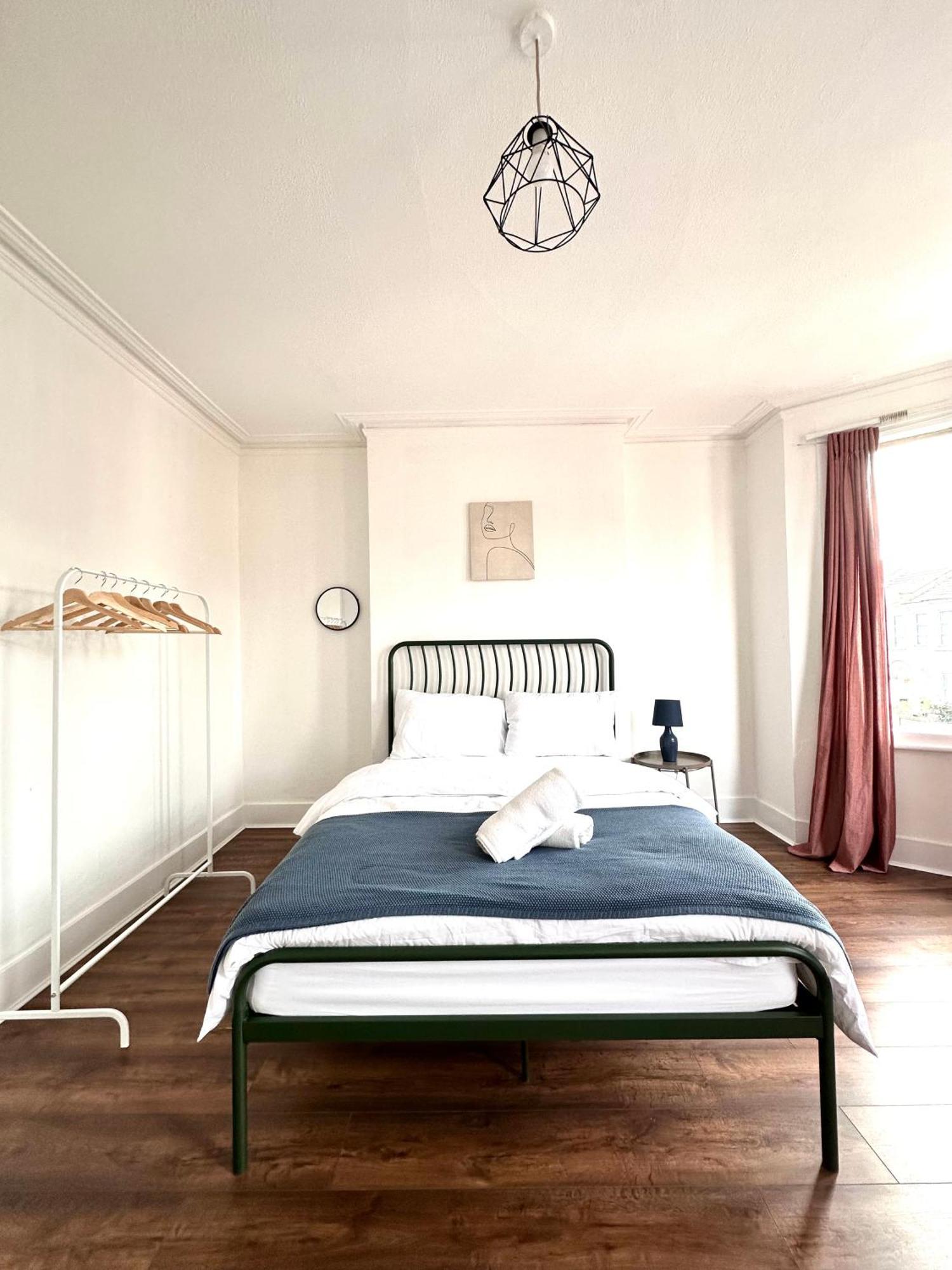 Charming, Renovated Residence In Willesden Green Лондон Экстерьер фото