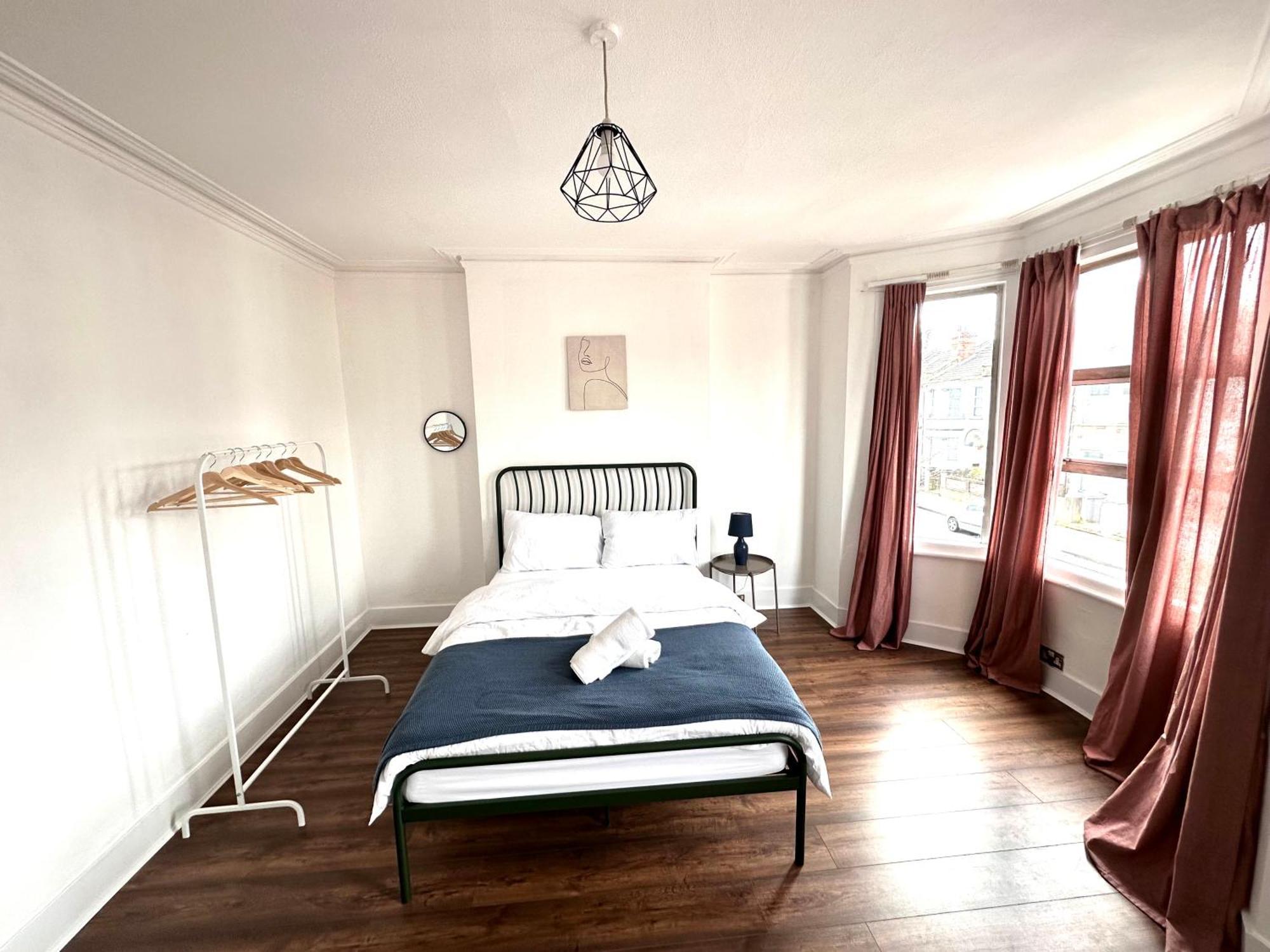 Charming, Renovated Residence In Willesden Green Лондон Экстерьер фото