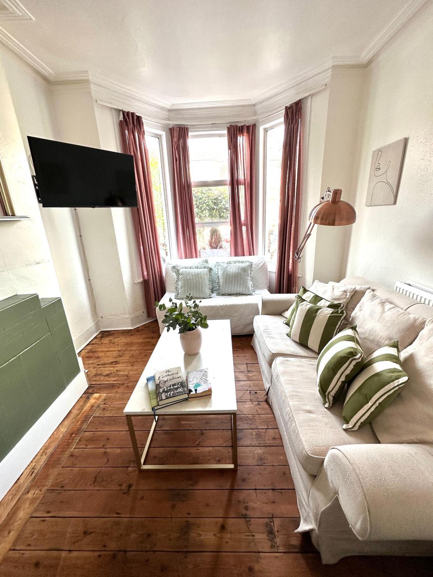 Charming, Renovated Residence In Willesden Green Лондон Экстерьер фото