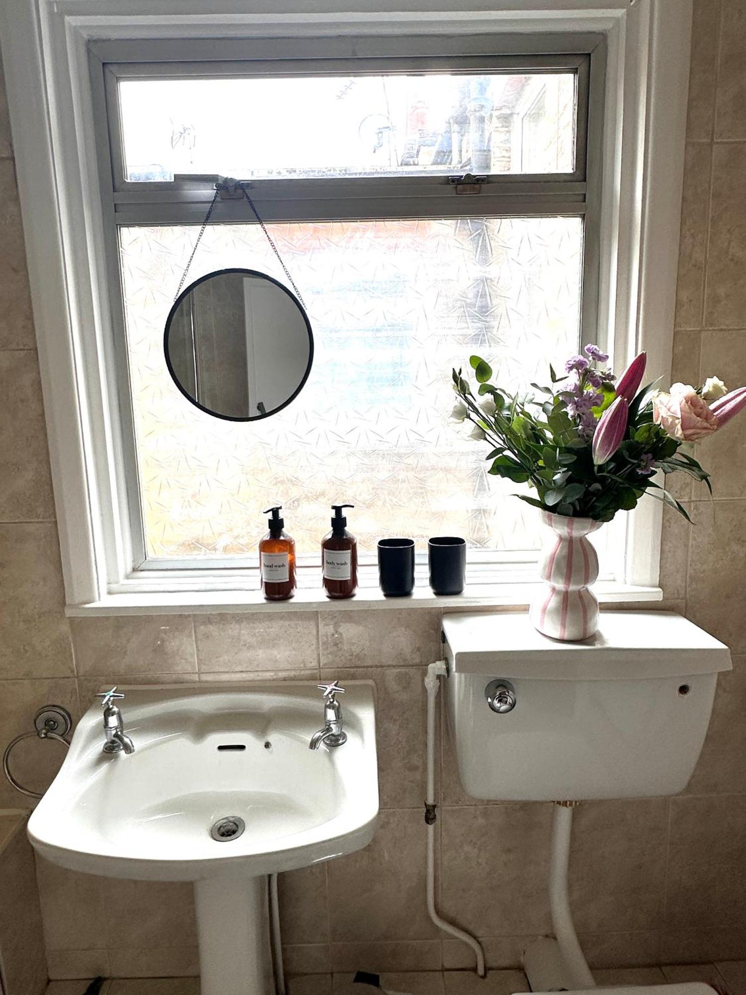 Charming, Renovated Residence In Willesden Green Лондон Экстерьер фото